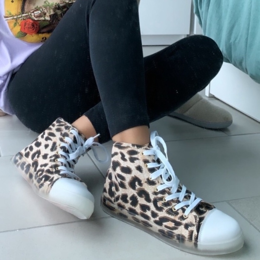 NWT Unique & Chic Leopard Print High Top Sneakers - Picture 4 of 15